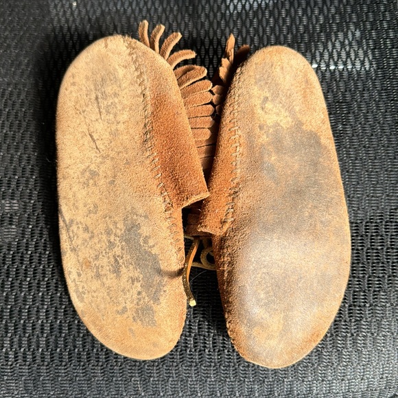 Minnetonka Kids Classic Fringe Softsole Boot. sz 1 (big kid) great shape! - Picture 4 of 9